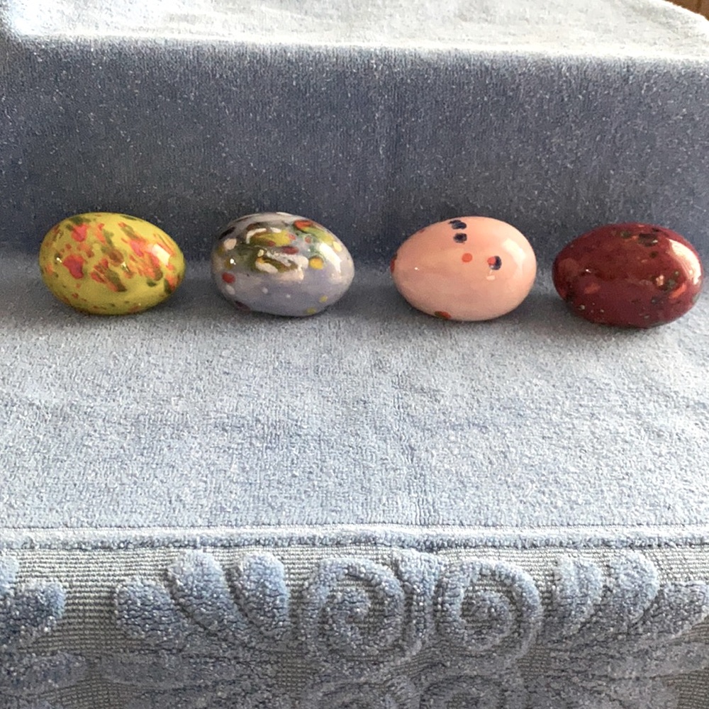 4 Ceramic Decorative Eggs